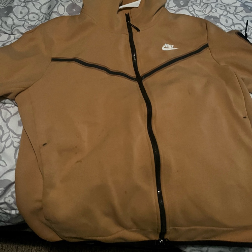 Tan Nike tech